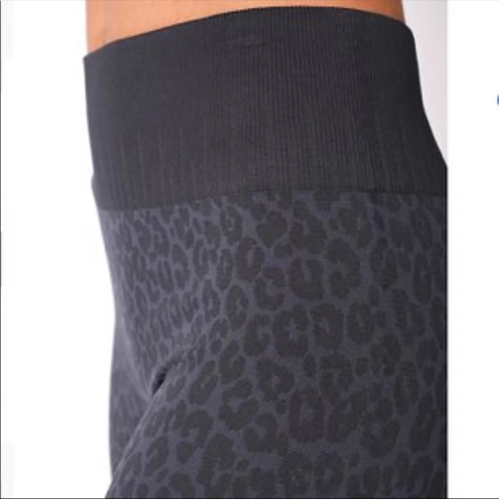 NIKIBIKI Leopard Crop Top & Leggings set -blue ink - Picture 7 of 7